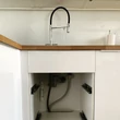 Kép 9/13 - 3M™ Aqua-Pure™ Víztisztító készülék 1 mikron ezüstözött aktívszén-blokk szűrővel és polifoszfát vízkőgátló adalékanyaggal, csap nélkül -hidegvízre direktbe kötéssel