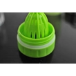 Kép 7/9 - H2O 650ml-es BPA mentes műanyag kulacs gyümölcs facsaróval zöld színben